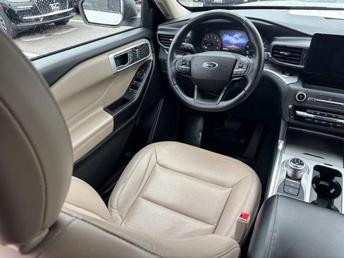 Used 2020 Ford Explorer XLT w/ Equipment Group 202A AWD/4WD image 13