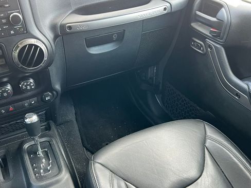 Used 2018 Jeep Wrangler Unlimited Sahara AWD/4WD image 19