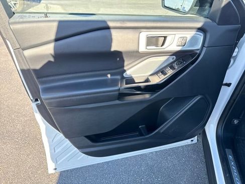 Used 2023 Ford Explorer Platinum w/ Technology Package image 20