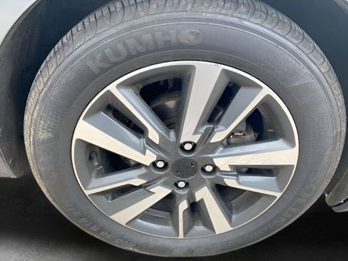 Used 2021 Nissan Versa SV FWD image 17