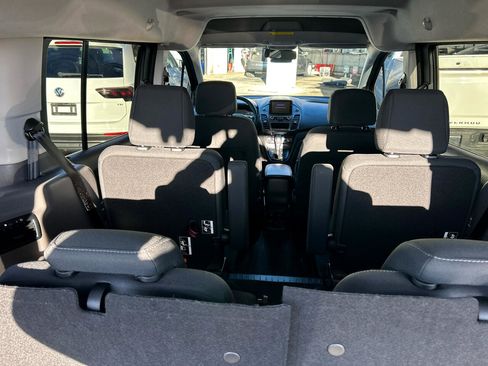 Used 2021 Ford Transit Connect XLT image 7