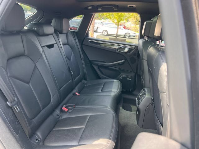 Used 2018 Porsche Macan w/ Premium Package Plus AWD/4WD image 30
