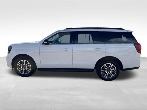 Used 2025 Ford Expedition Active AWD/4WD image 2