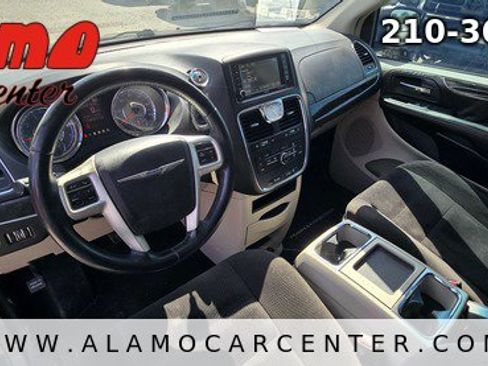 Used 2014 Chrysler Town & Country Touring FWD image 34