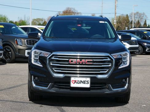 Used 2023 GMC Terrain SLT w/ Infotainment Package II AWD/4WD image 2