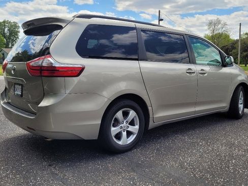 Used 2017 Toyota Sienna LE FWD image 7