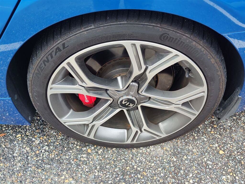 Used 2018 Kia Stinger GT2 AWD/4WD image 6