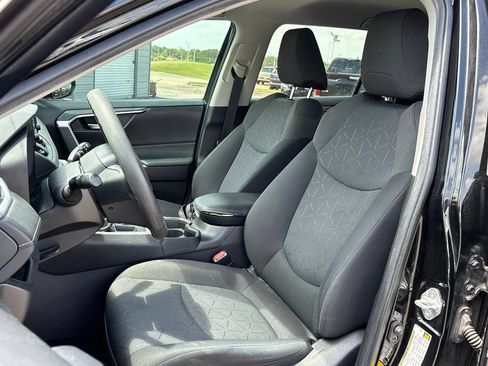 Used 2021 Toyota RAV4 XLE FWD image 7