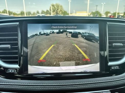 Used 2026 Chrysler Pacifica Limited AWD/4WD image 17