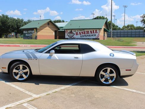 Used 2010 Dodge Challenger R/T RWD image 2