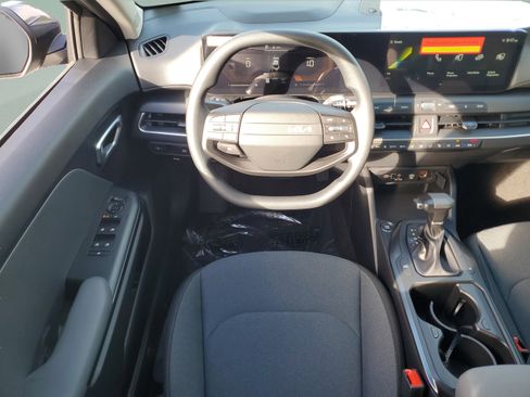 New 2025 Kia K4 FWD image 10