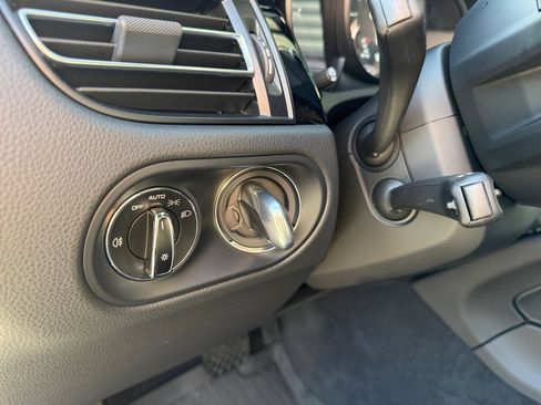 Certified 2025 Porsche Macan Turbo image 23