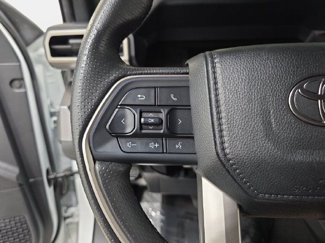 Used 2025 Toyota 4Runner SR5 AWD/4WD image 17
