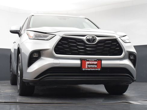 Used 2024 Toyota Highlander XLE AWD/4WD image 33