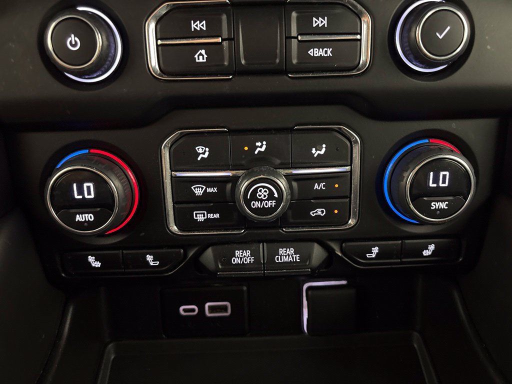 Used 2023 Chevrolet Suburban RST w/ Luxury Package RWD image 30