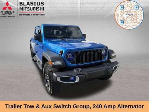 Used 2024 Jeep Gladiator Sport AWD/4WD image 6