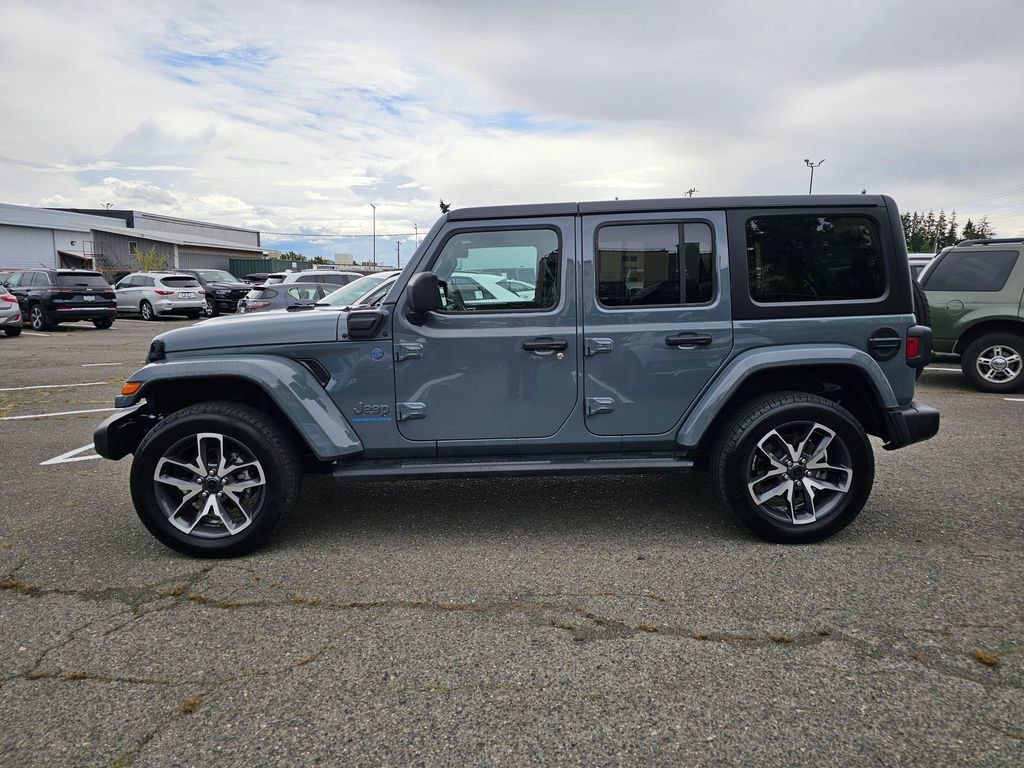 Used 2024 Jeep Wrangler Unlimited AWD/4WD image 5