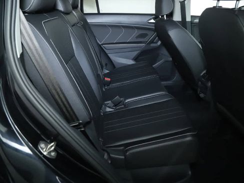 Certified 2022 Volkswagen Tiguan SE w/ Panoramic Sunroof Package image 35