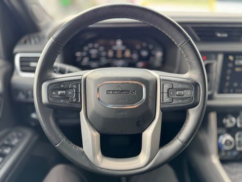 Used 2023 GMC Yukon Denali image 6