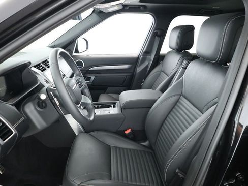 Used 2024 Land Rover Discovery Dynamic SE AWD/4WD image 19