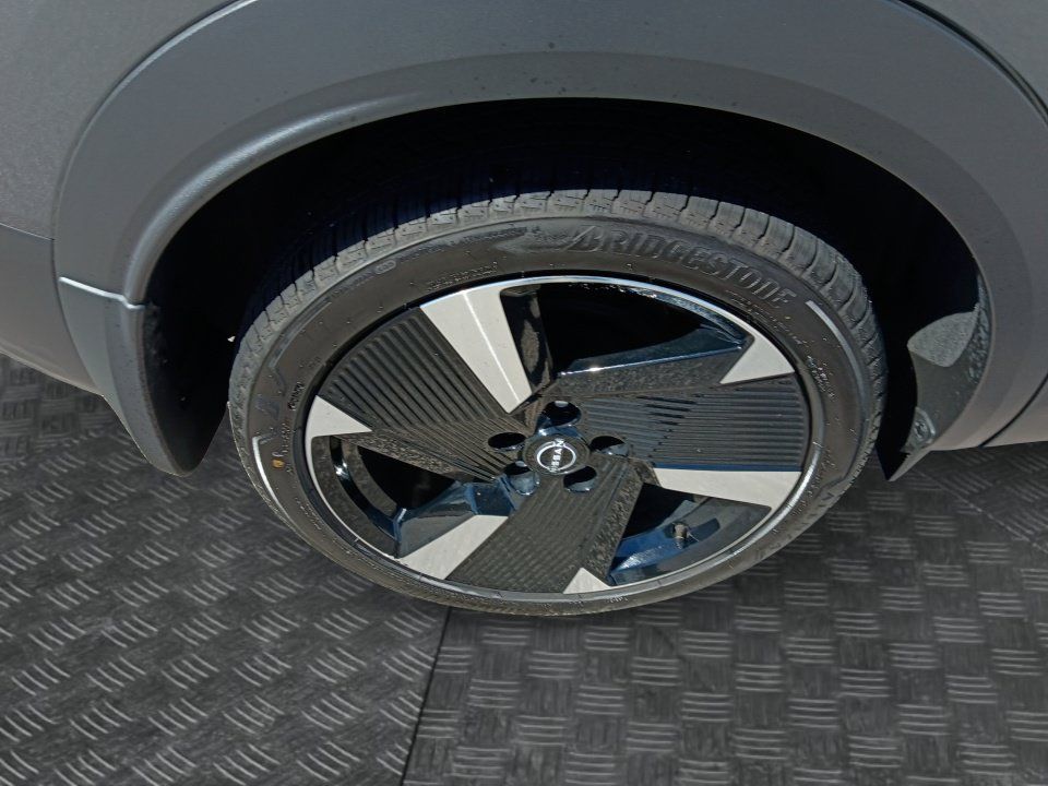 Used 2026 Nissan Kicks SR w/ SR Premium Package FWD image 23