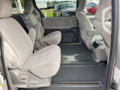 Used 2020 Toyota Sienna LE image 13
