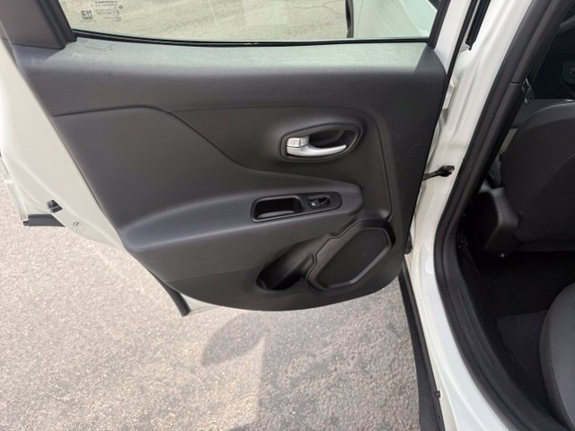 Used 2023 Jeep Renegade Latitude AWD/4WD image 11