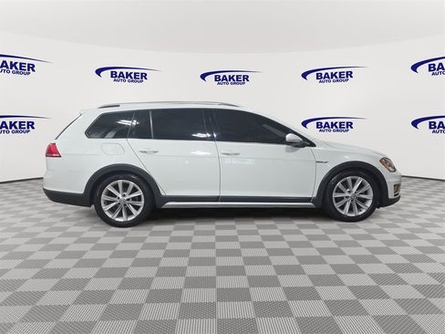 Used 2017 Volkswagen Golf Alltrack SE image 4