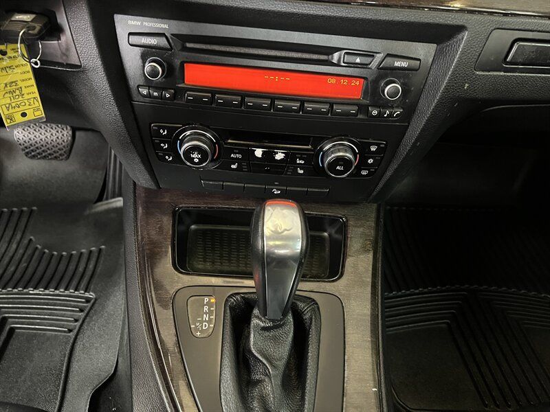 Used 2011 BMW 328i xDrive Coupe AWD/4WD image 17