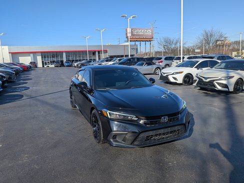 Used 2022 Honda Civic Sport image 2