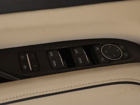 Certified 2022 Cadillac Escalade ESV Premium Luxury image 22