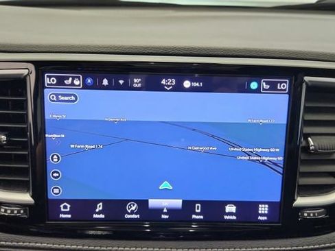 Used 2025 Chrysler Pacifica Limited FWD image 18