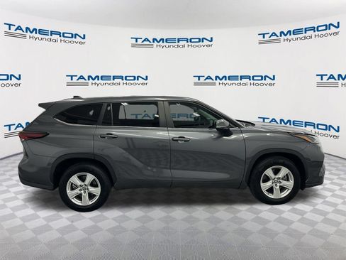 Used 2024 Toyota Highlander LE FWD image 6