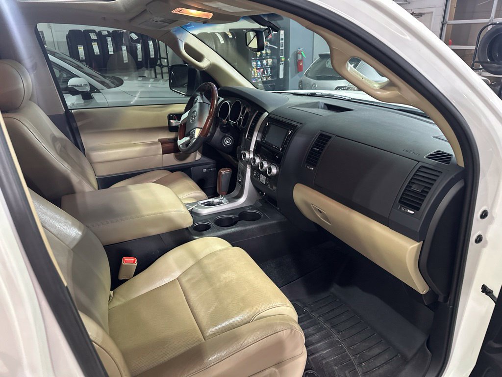 Used 2017 Toyota Sequoia Platinum RWD image 16