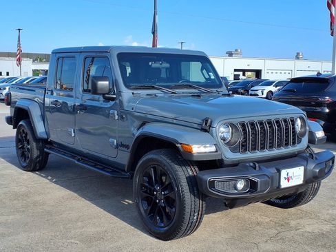 Used 2024 Jeep Gladiator Sport AWD/4WD image 3