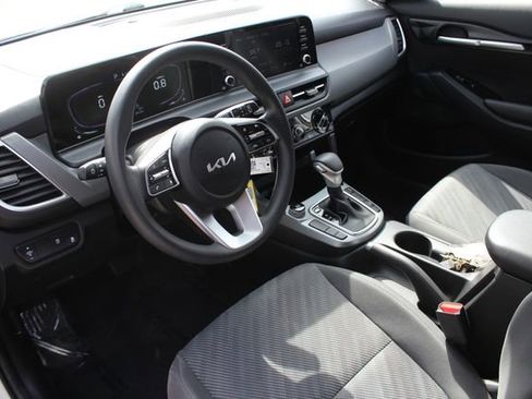 Used 2024 Kia Seltos LX image 3
