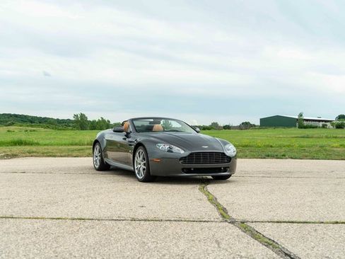 Used 2010 Aston Martin V8 Vantage Roadster image 31