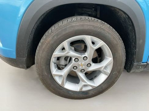 Used 2025 Chevrolet Trax LS w/ LS Convenience Package FWD image 29