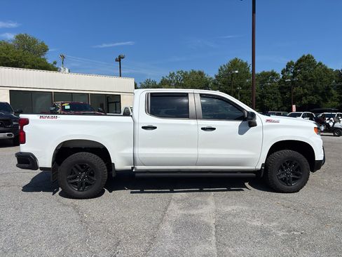 Used 2024 Chevrolet Silverado 1500 LT Trail Boss w/ Convenience Package II AWD/4WD image 9