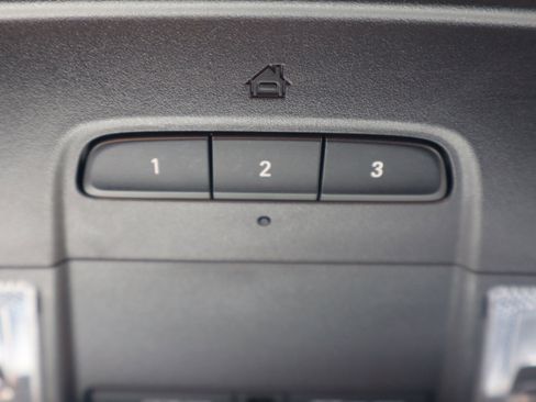 Used 2023 Chevrolet Traverse LT image 26