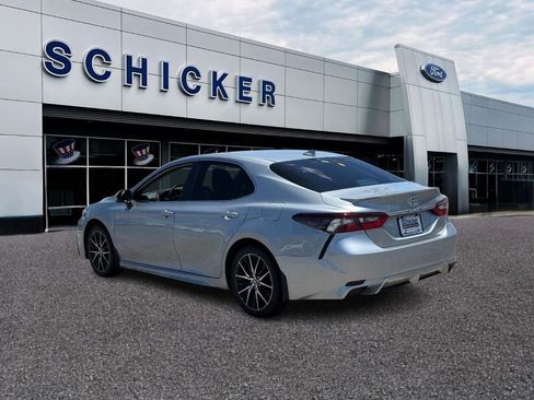 Used 2024 Toyota Camry SE FWD image 3