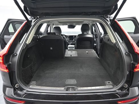 Used 2020 Volvo XC60 T8 Momentum image 19