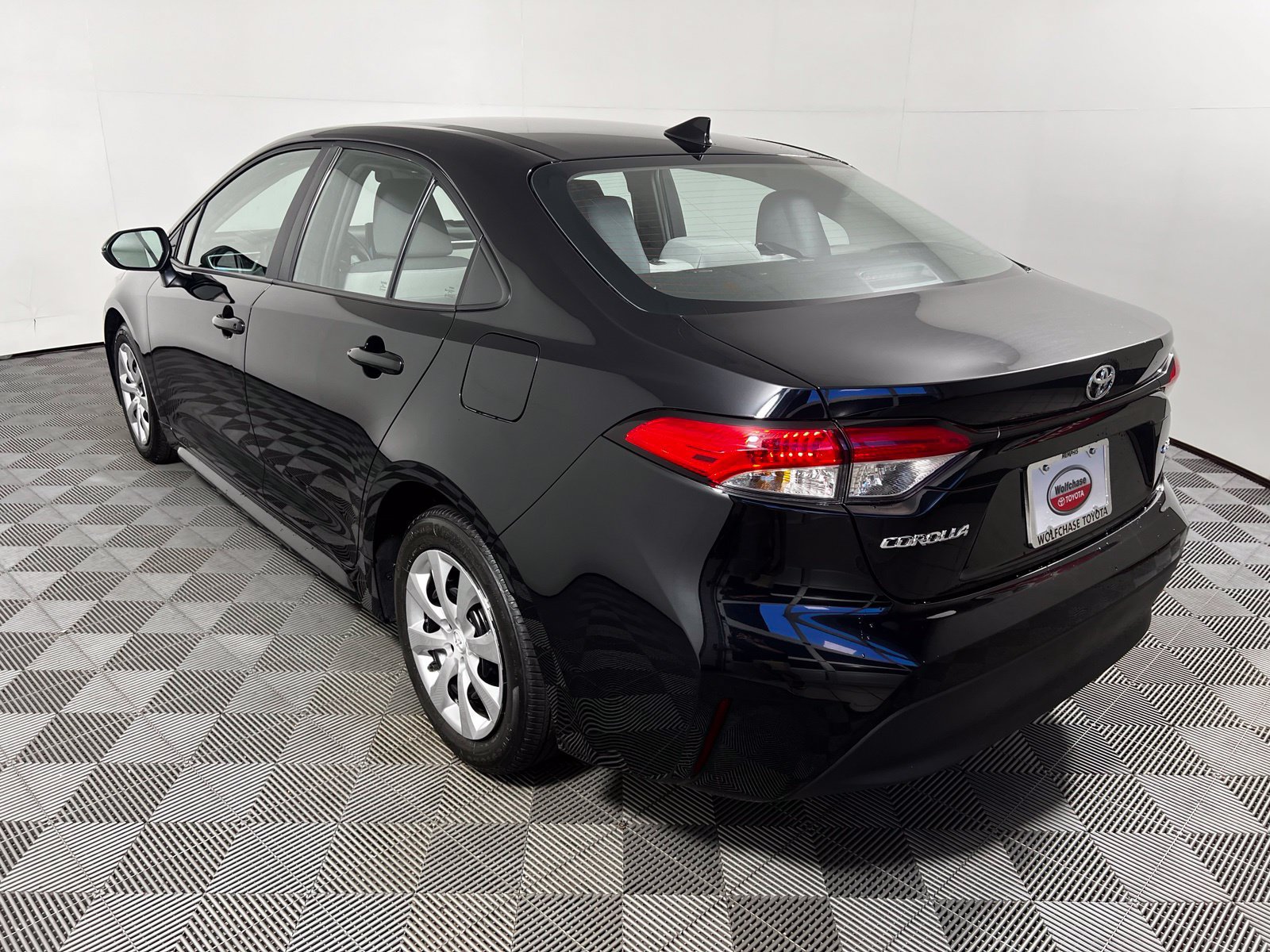 Certified 2025 Toyota Corolla LE FWD image 7