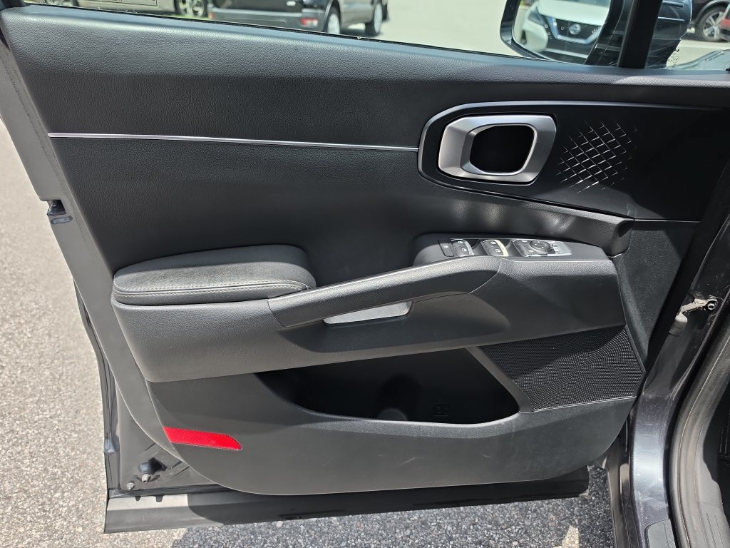 Used 2022 Kia Sorento LX FWD image 17