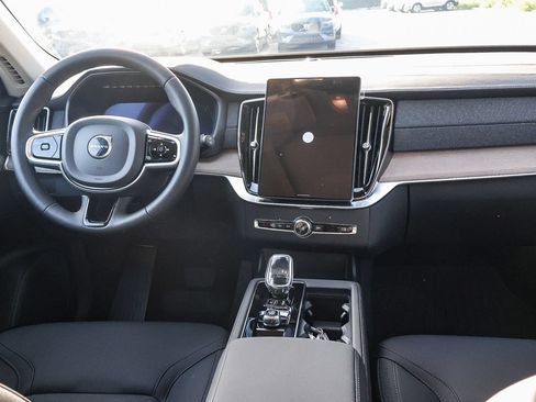 Used 2026 Volvo XC90 B5 Core w/ Protection Package Premier AWD/4WD image 23