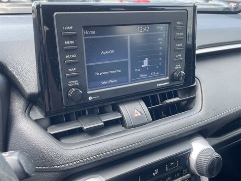 Used 2021 Toyota RAV4 LE image 17