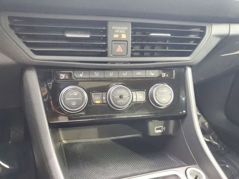Used 2019 Volkswagen Jetta SE image 22