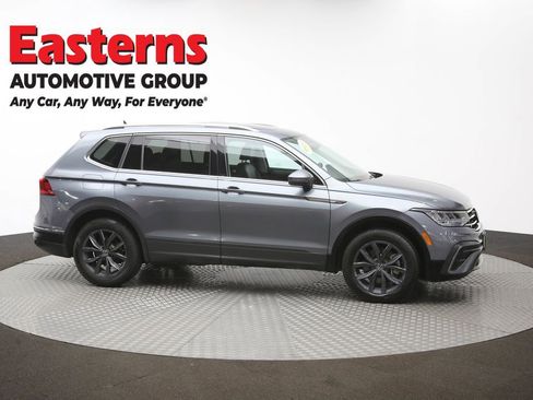 Used 2022 Volkswagen Tiguan SE w/ Panoramic Sunroof Package image 47
