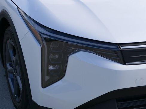 New 2025 Kia K4 LXS image 8