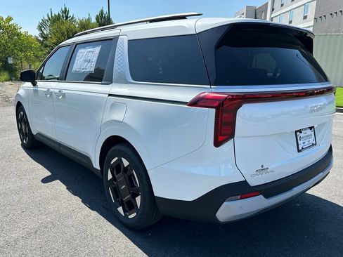 New 2027 Kia Carnival EX FWD image 5